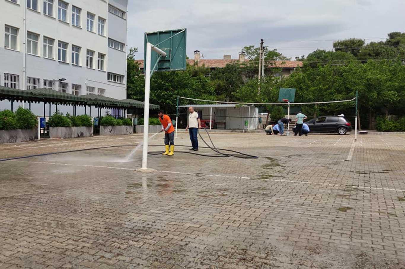 Şanlıurfa Siverek’te Cuma namazı kılınacak okullarda çalışmalar tamamlandı Şanlıurfa Siverek’te Cuma namazı kılınacak okullarda çalışmalar tamamlandı